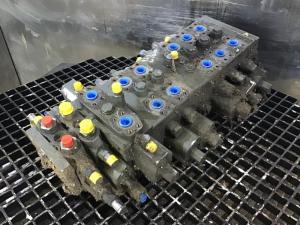 Liebherr Bloc de valves